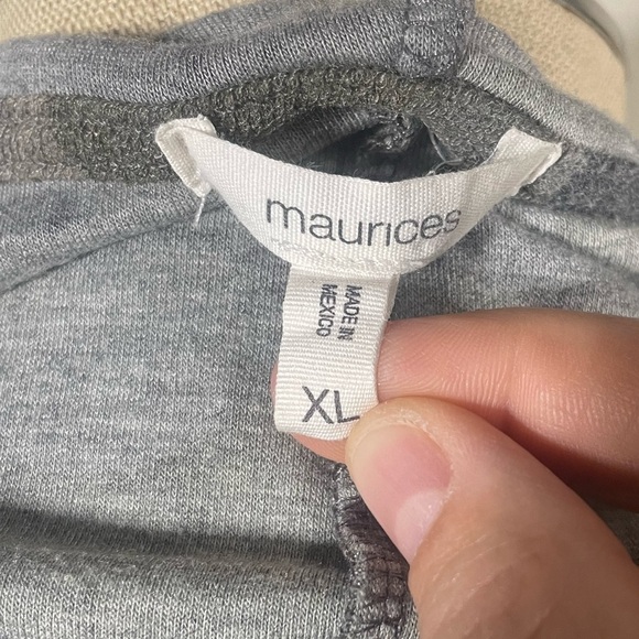 Maurices Camo V Neck Hoodie Hoodie with Front Pocket Size XL - Picture 4 of 7